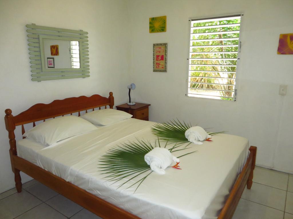 Simberts Apartments Maya Beach Exterior photo