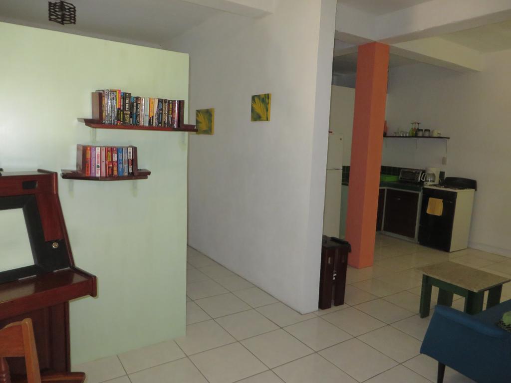 Simberts Apartments Maya Beach Exterior photo