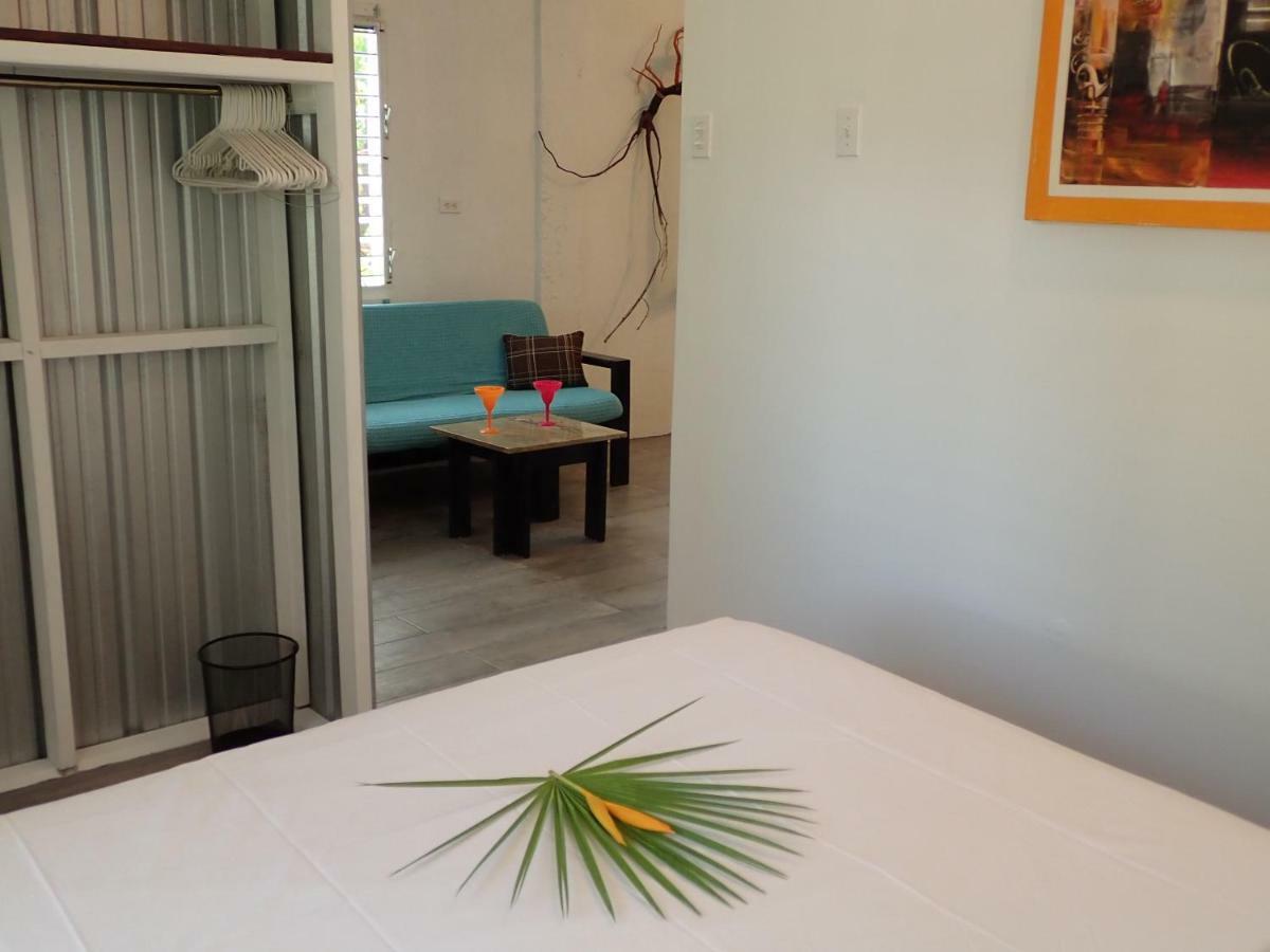 Simberts Apartments Maya Beach Exterior photo