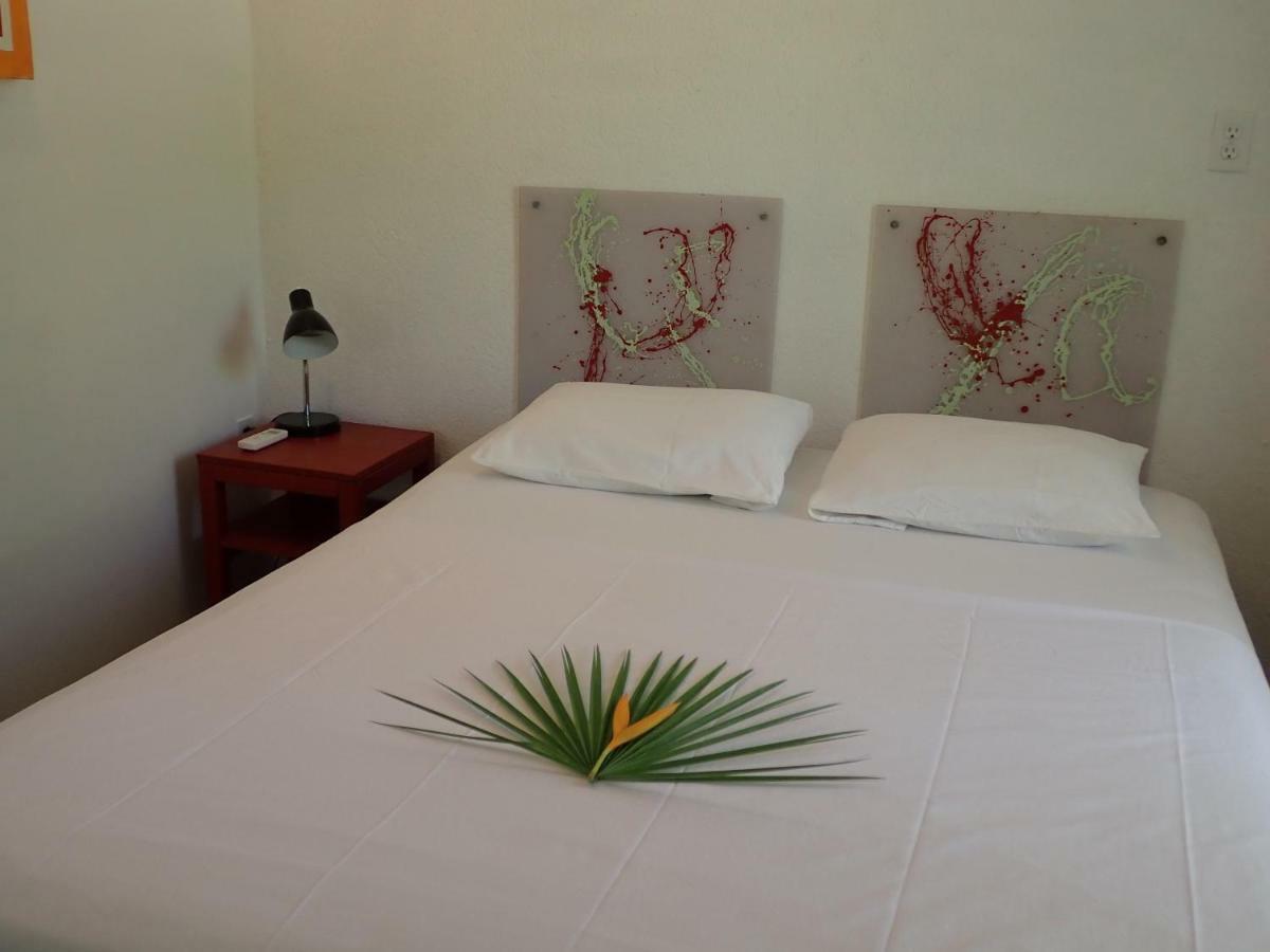 Simberts Apartments Maya Beach Exterior photo