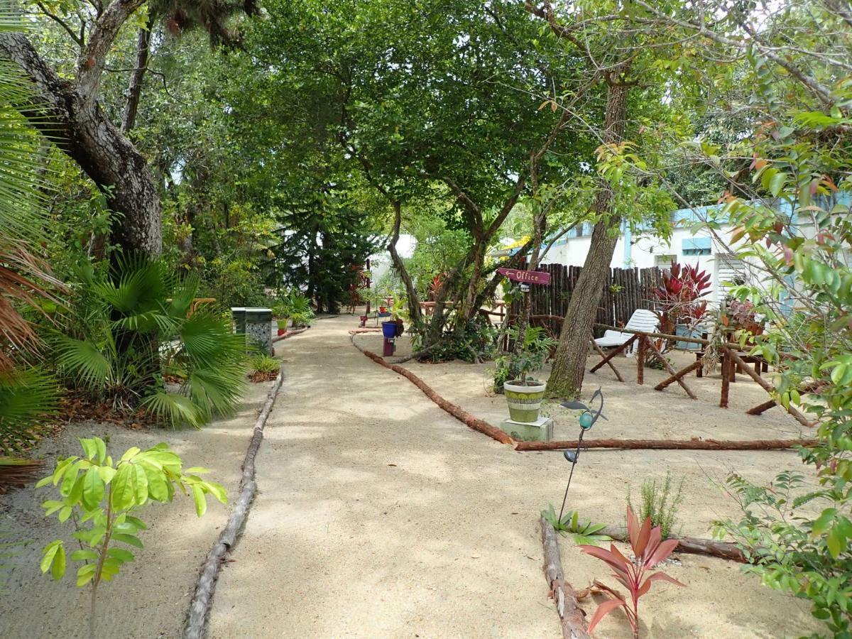 Simberts Apartments Maya Beach Exterior photo